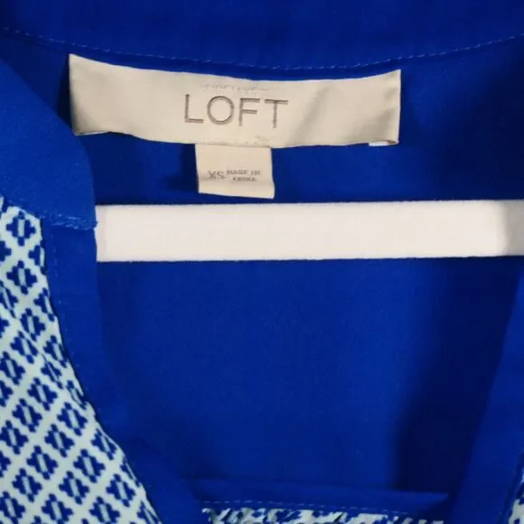 Ann Taylor Loft Scarf Print Tank Top Career Casual Womens XS V Neck Lightweight - Picture 3 of 6